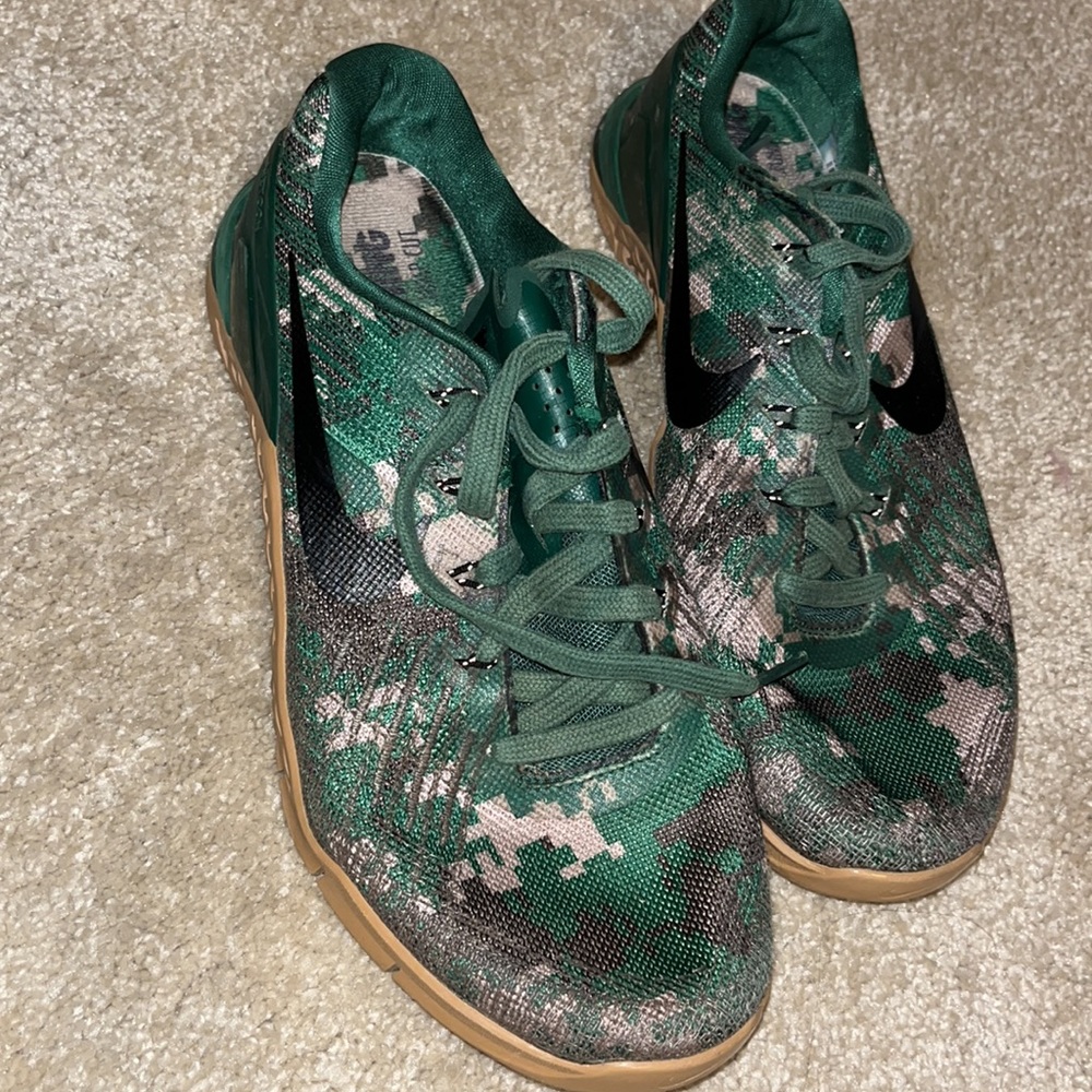 Nike woman’s Camouflage sneakers size 8